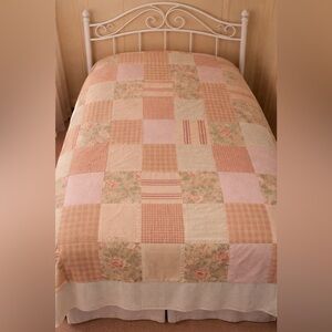Patchwork Cotton Coverlet in Soft Pastel Tones